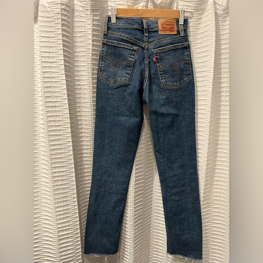 Levi’s Wedgie Straight Jeans - Picture 2 of 3